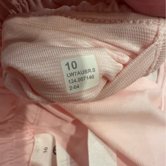 NEW Lululemon Women’s Hotty Hot Shorts 2.5 LR Strawberry Milkshake Sz 10 Running - Picture 6 of 8